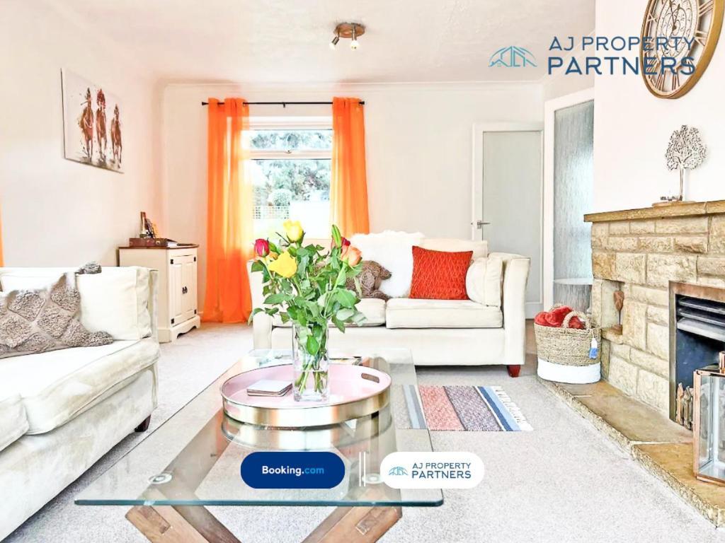 Premium Deal L Hill View Home L Last-Minute Offer L Cheltenham L Aj Properties L Perfect For Short Or Long Stays L 4Beds 4Bedrooms Extérieur photo