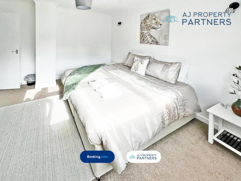 Premium Deal L Hill View Home L Last-Minute Offer L Cheltenham L Aj Properties L Perfect For Short Or Long Stays L 4Beds 4Bedrooms Extérieur photo