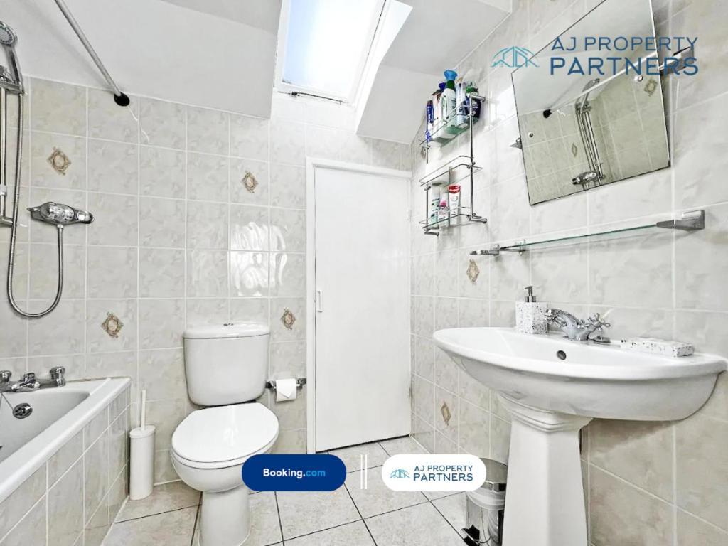 Premium Deal L Hill View Home L Last-Minute Offer L Cheltenham L Aj Properties L Perfect For Short Or Long Stays L 4Beds 4Bedrooms Extérieur photo