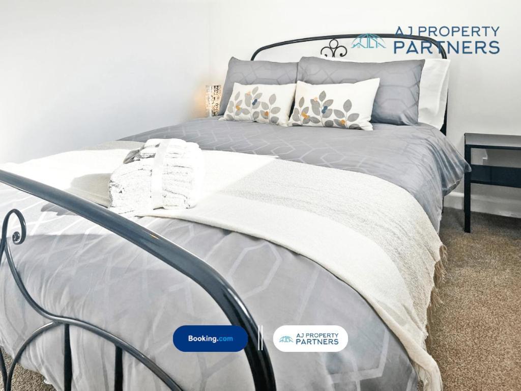 Premium Deal L Hill View Home L Last-Minute Offer L Cheltenham L Aj Properties L Perfect For Short Or Long Stays L 4Beds 4Bedrooms Extérieur photo